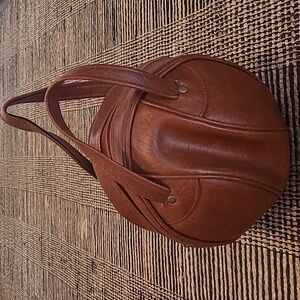 VINTAGE ROUND LEATHER PURSE BAG